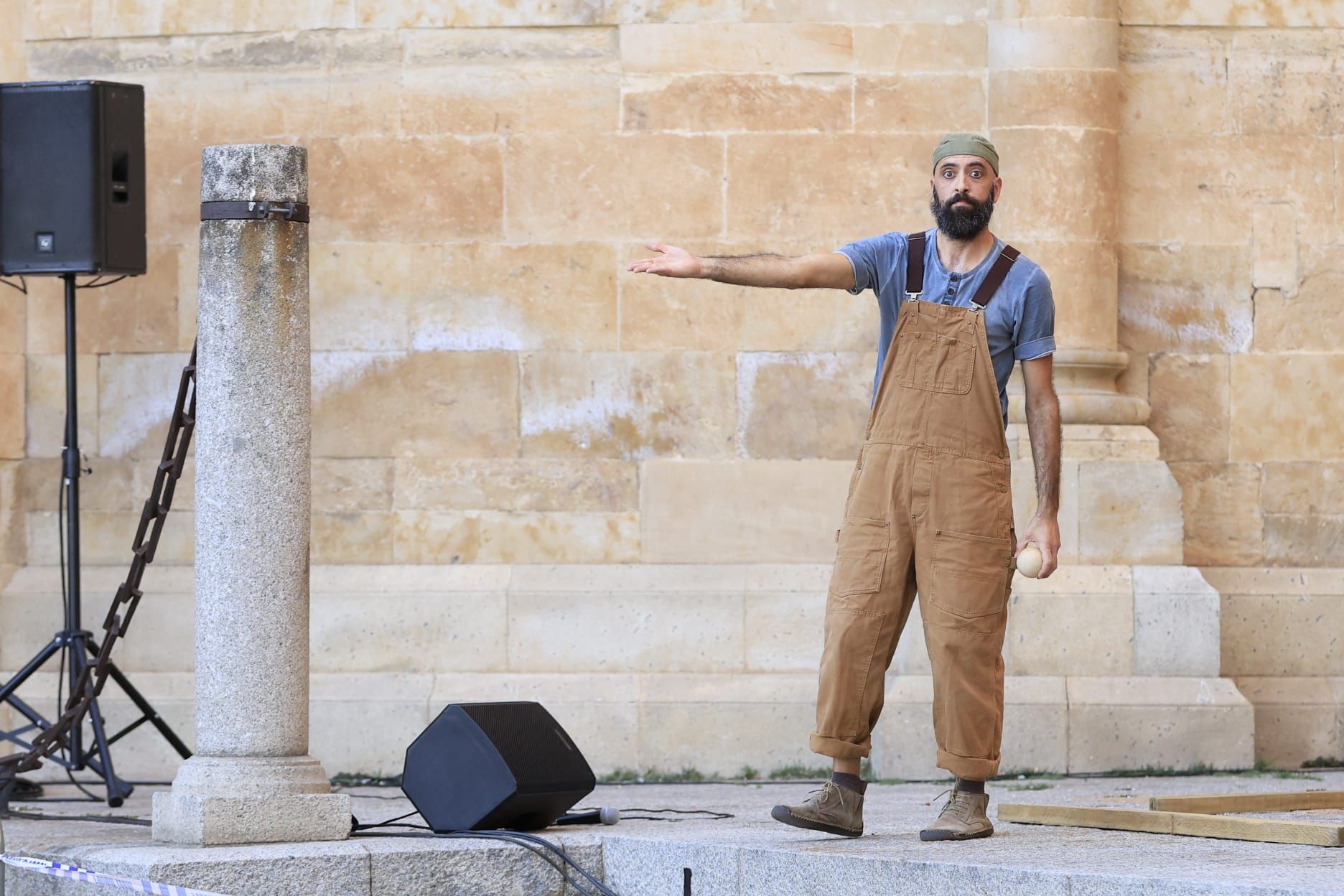 Éxito de &#039;Llar&#039;: el espectáculo que combina arquitectura y malabares en el Patio Chico