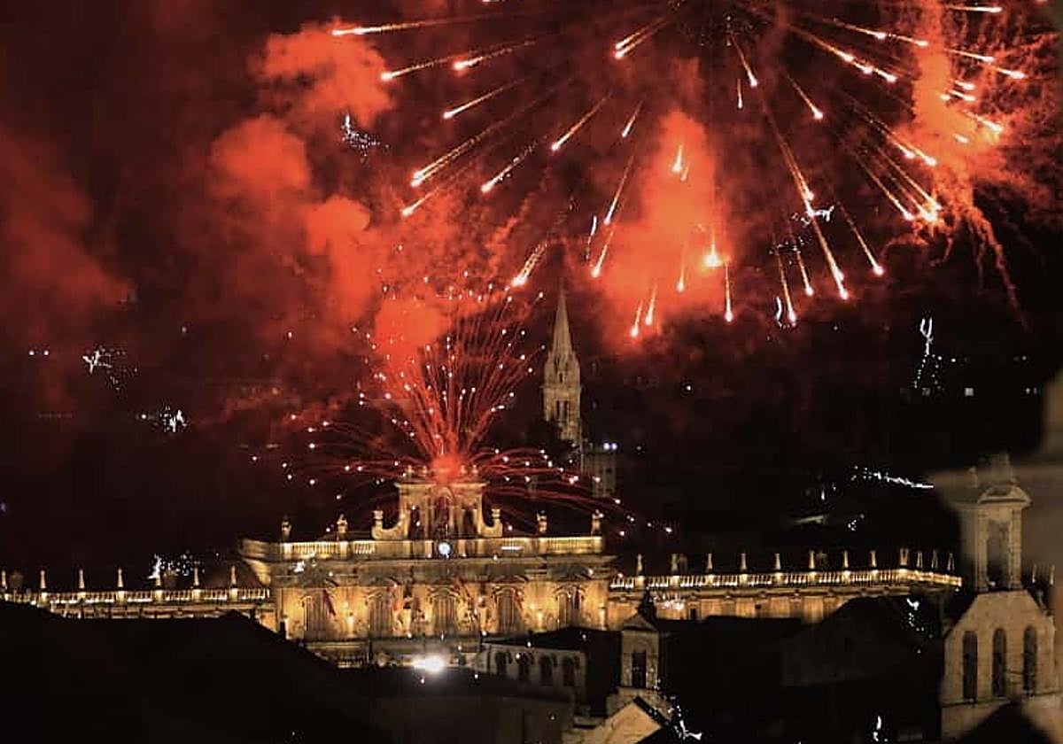 &#039;Salamanca siente la pólvora&#039; ilumina el cielo con sus fuegos artificiales