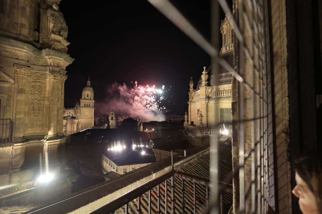 &#039;Salamanca siente la pólvora&#039; ilumina el cielo con sus fuegos artificiales