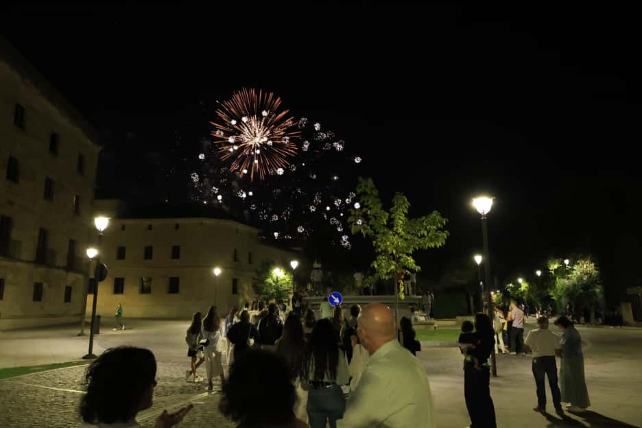 &#039;Salamanca siente la pólvora&#039; ilumina el cielo con sus fuegos artificiales