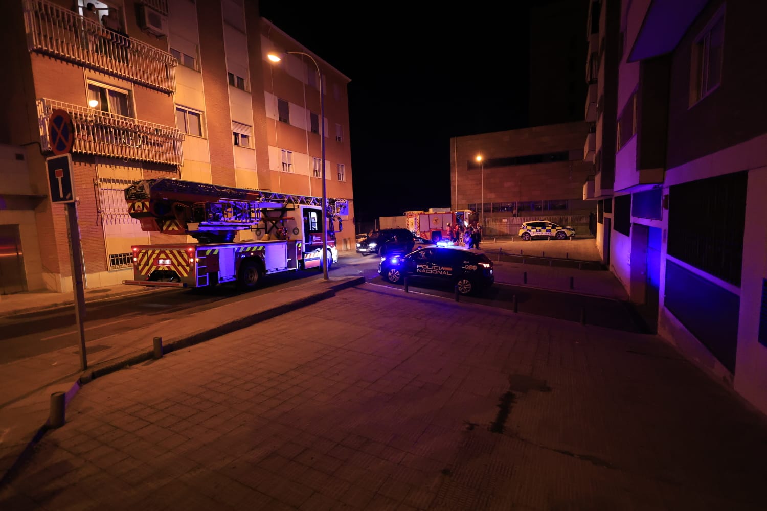 Camión de los bomberos en el lugar del incendio.