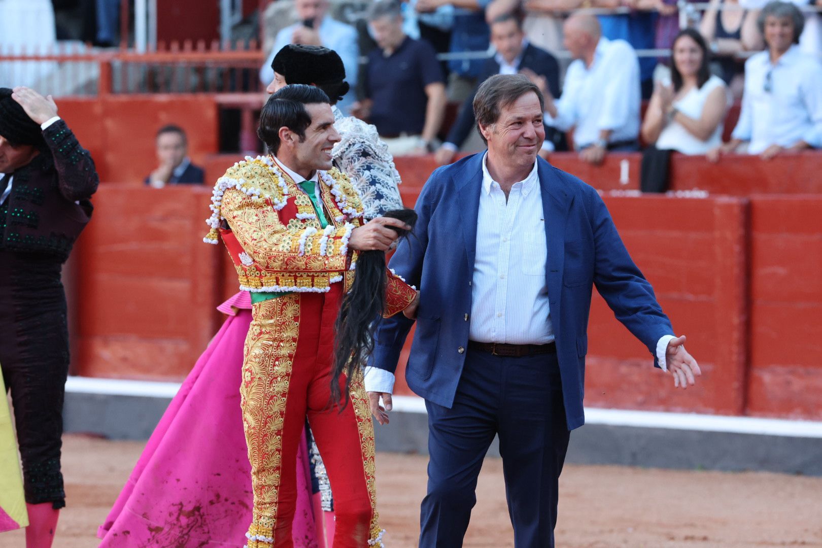 Puerta grande para Emilio de Justo con toro indultado en el cuarto de la tarde