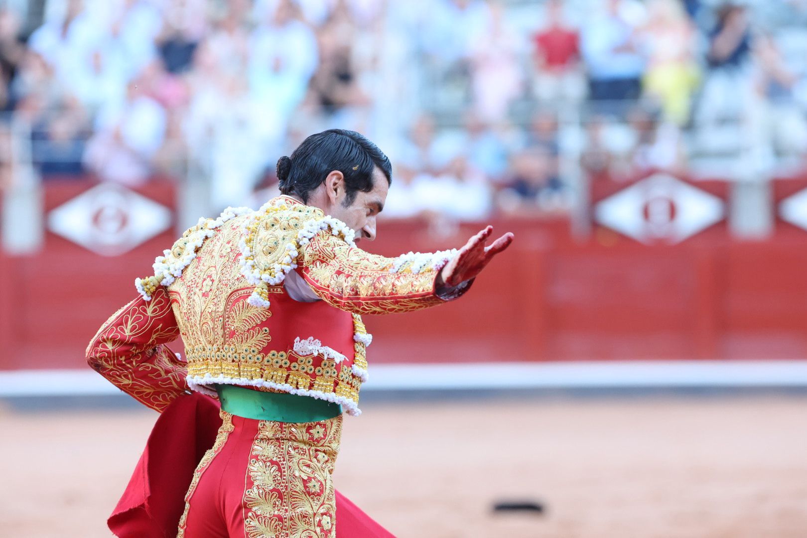 Puerta grande para Emilio de Justo con toro indultado en el cuarto de la tarde