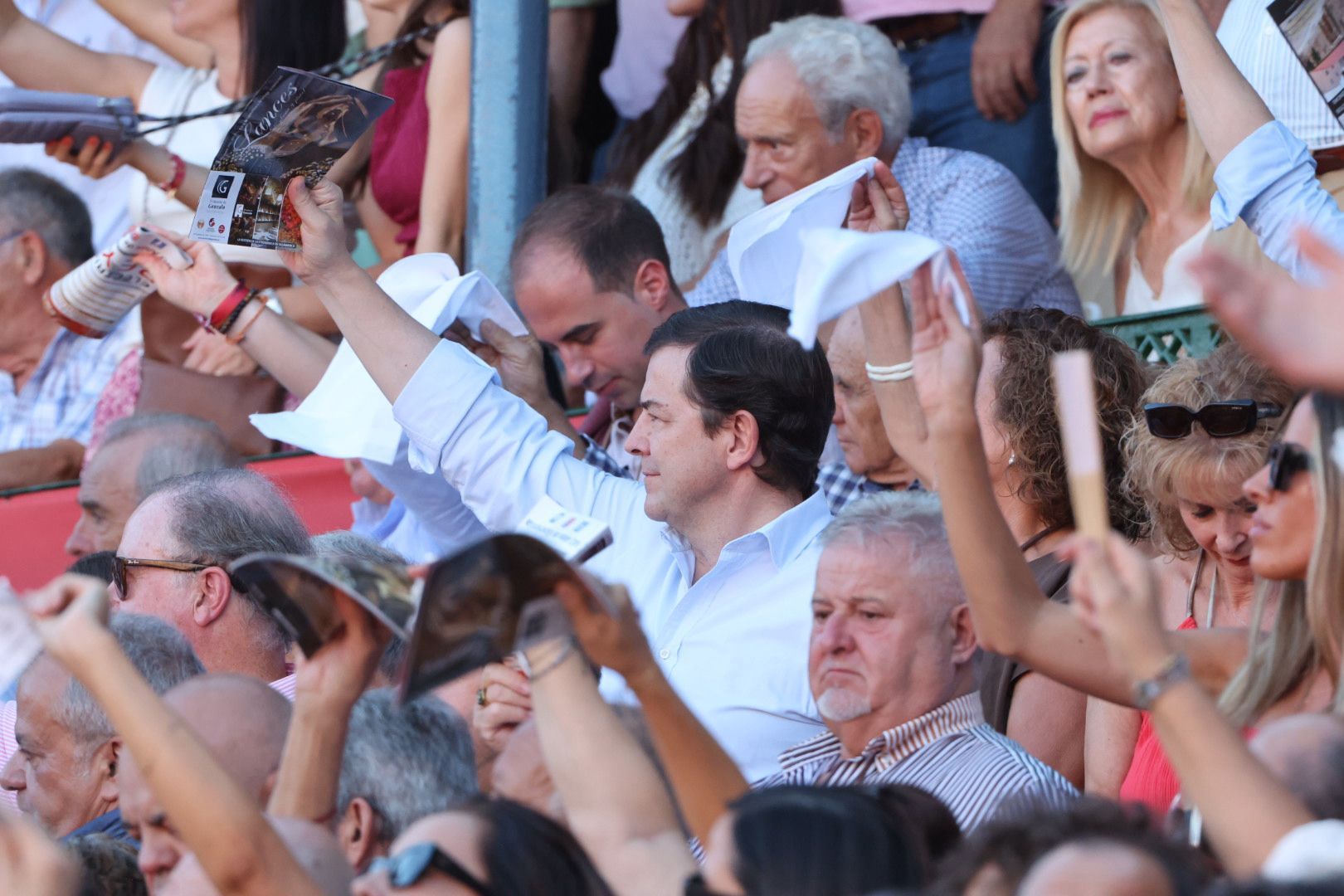 Puerta grande para Emilio de Justo con toro indultado en el cuarto de la tarde