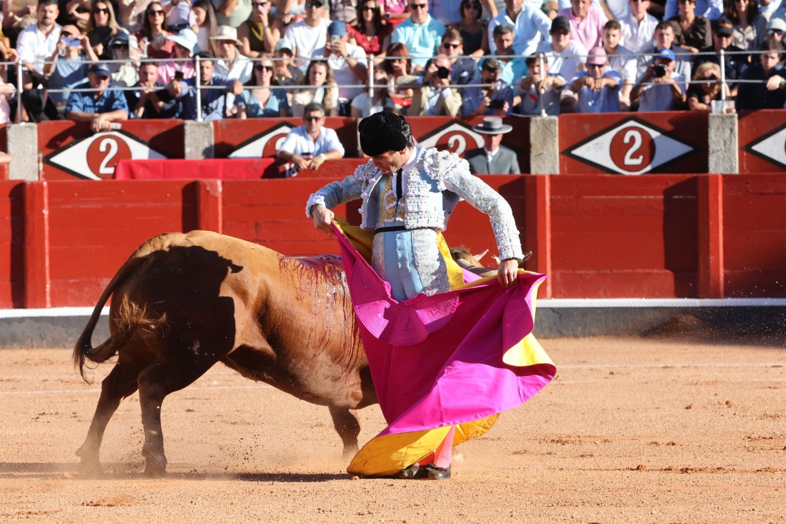 Puerta grande para Emilio de Justo con toro indultado en el cuarto de la tarde