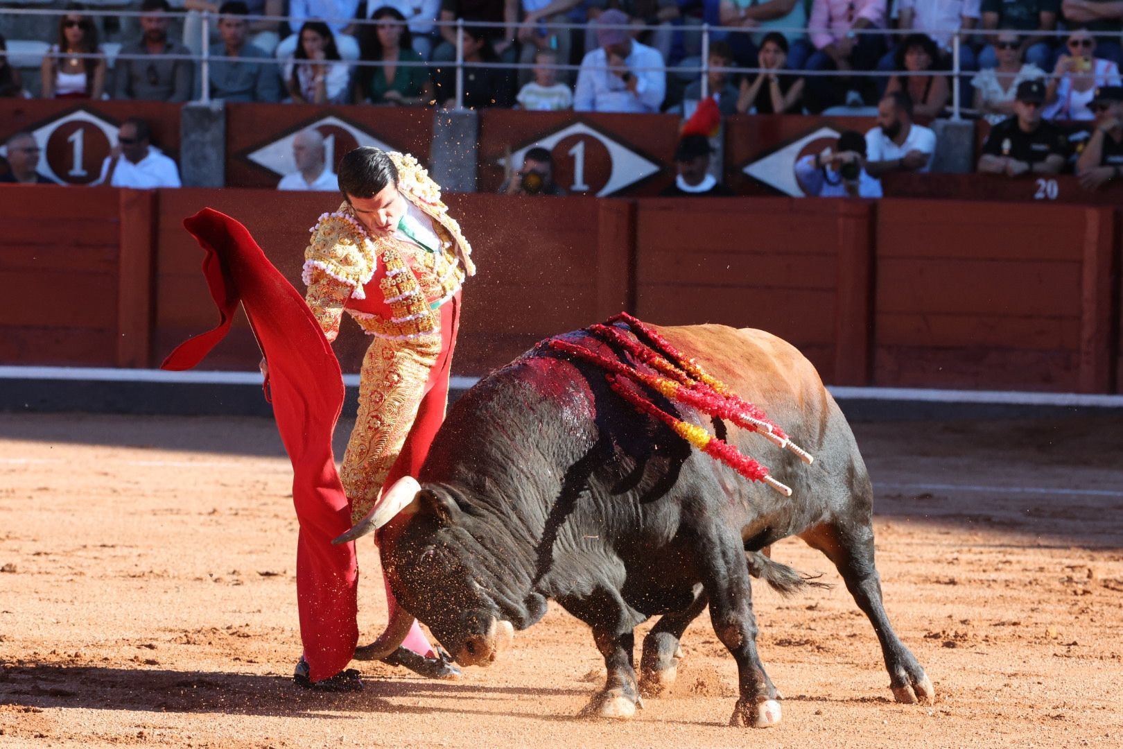 Puerta grande para Emilio de Justo con toro indultado en el cuarto de la tarde