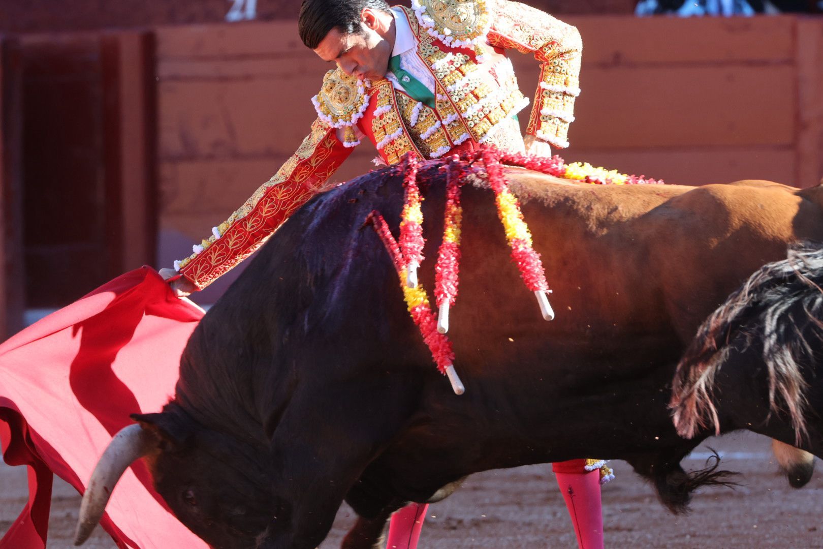 Puerta grande para Emilio de Justo con toro indultado en el cuarto de la tarde