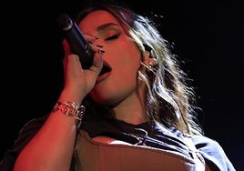 Lia Kali contagia sus ritmos urbanos a la Plaza Mayor de Salamanca