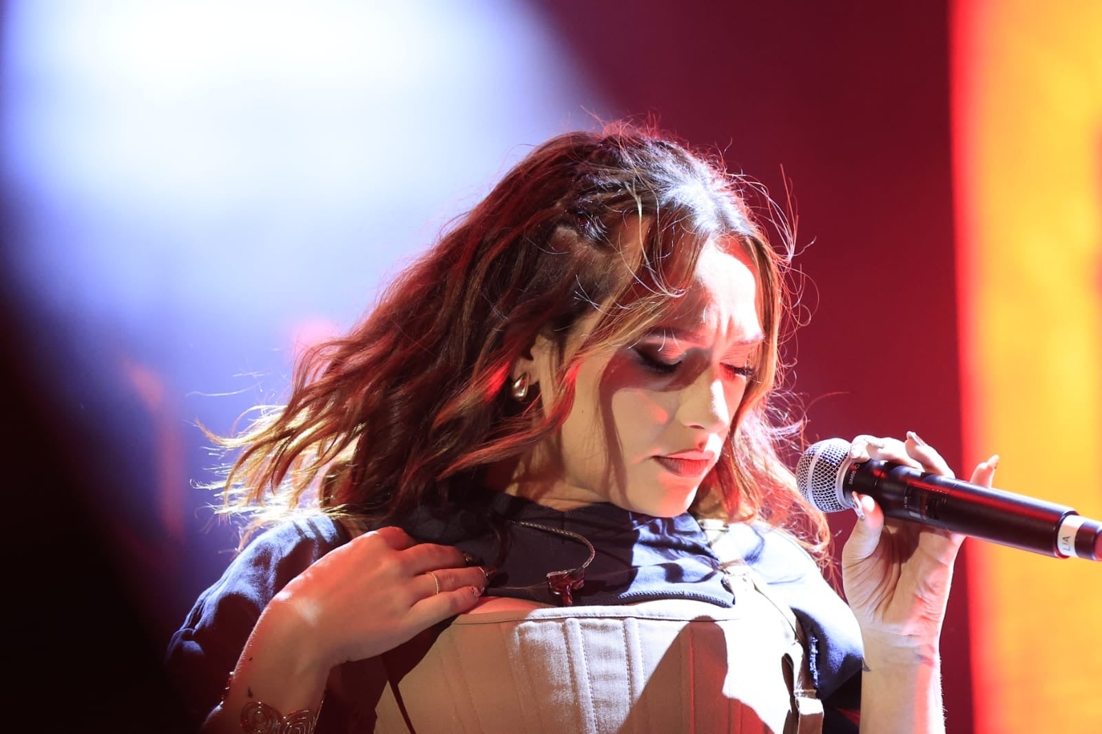 Lia Kali contagia sus ritmos urbanos a la Plaza Mayor de Salamanca