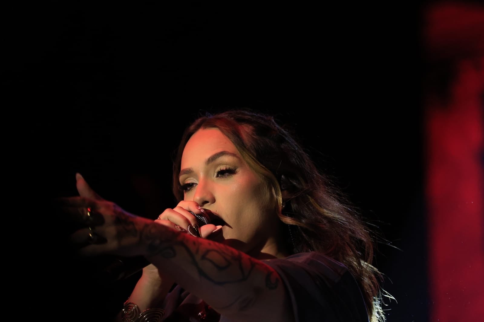 Lia Kali contagia sus ritmos urbanos a la Plaza Mayor de Salamanca