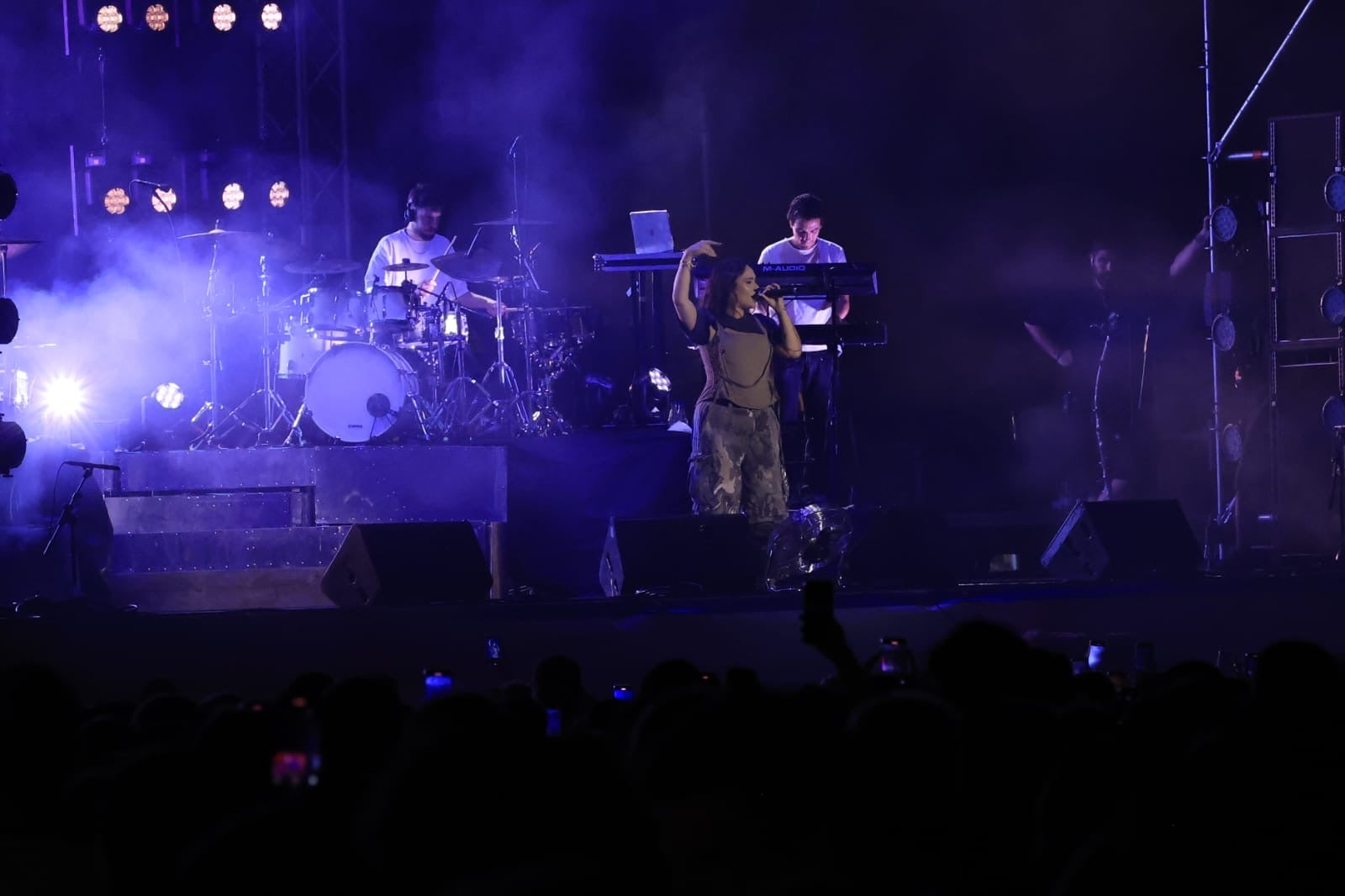 Lia Kali contagia sus ritmos urbanos a la Plaza Mayor de Salamanca