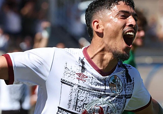 Servetti celebra uno de sus goles en el encuentro entre el Salamanca UDS y el Astorga en Las Pistas.