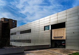 Fachada principal de la Facultad de Biología.