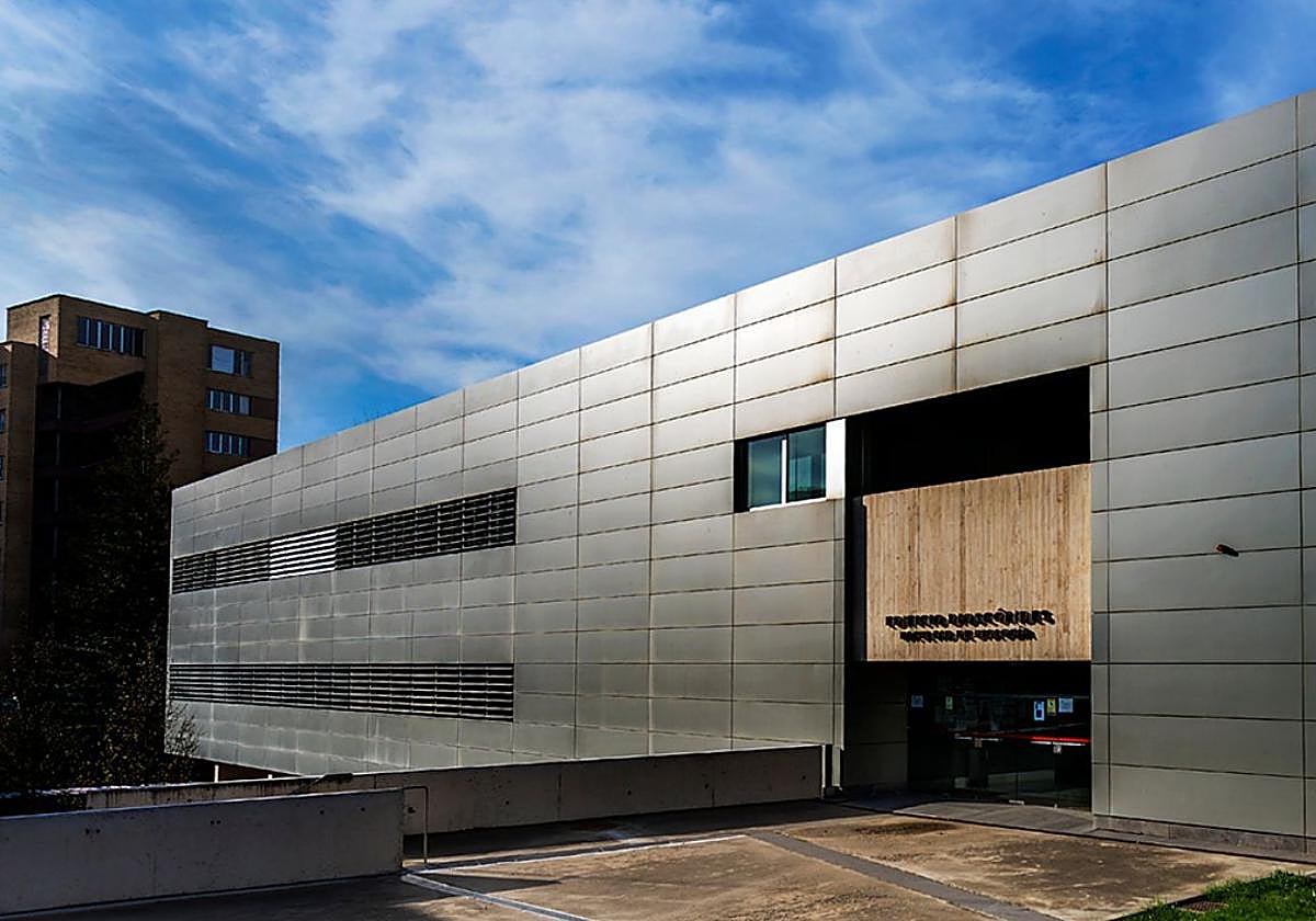 Fachada principal de la Facultad de Biología.