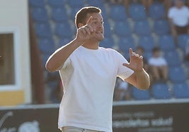 Oriol Riera, durante un partido de Unionistas.