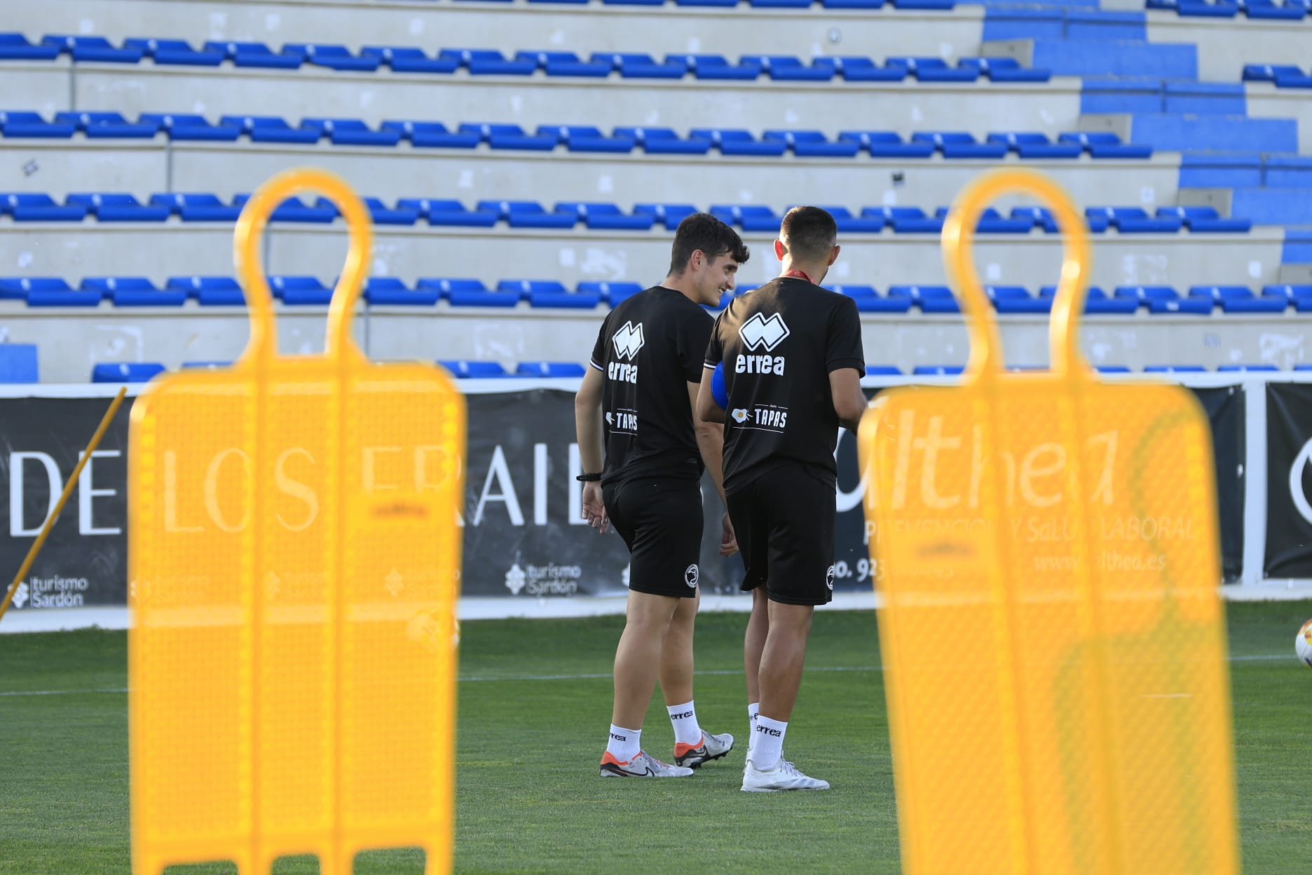 En imágenes, el entrenamiento del primer equipo de Unionistas a las órdenes del entrenador del Juvenil A