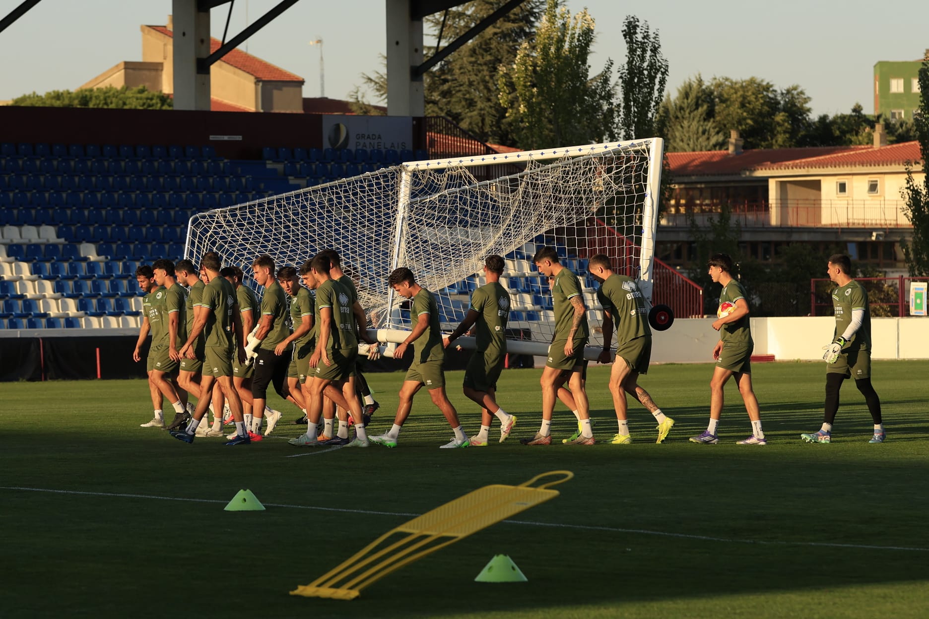 En imágenes, el entrenamiento del primer equipo de Unionistas a las órdenes del entrenador del Juvenil A