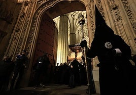 Salida de la Hermandad de la Soledad el Sábado Santo