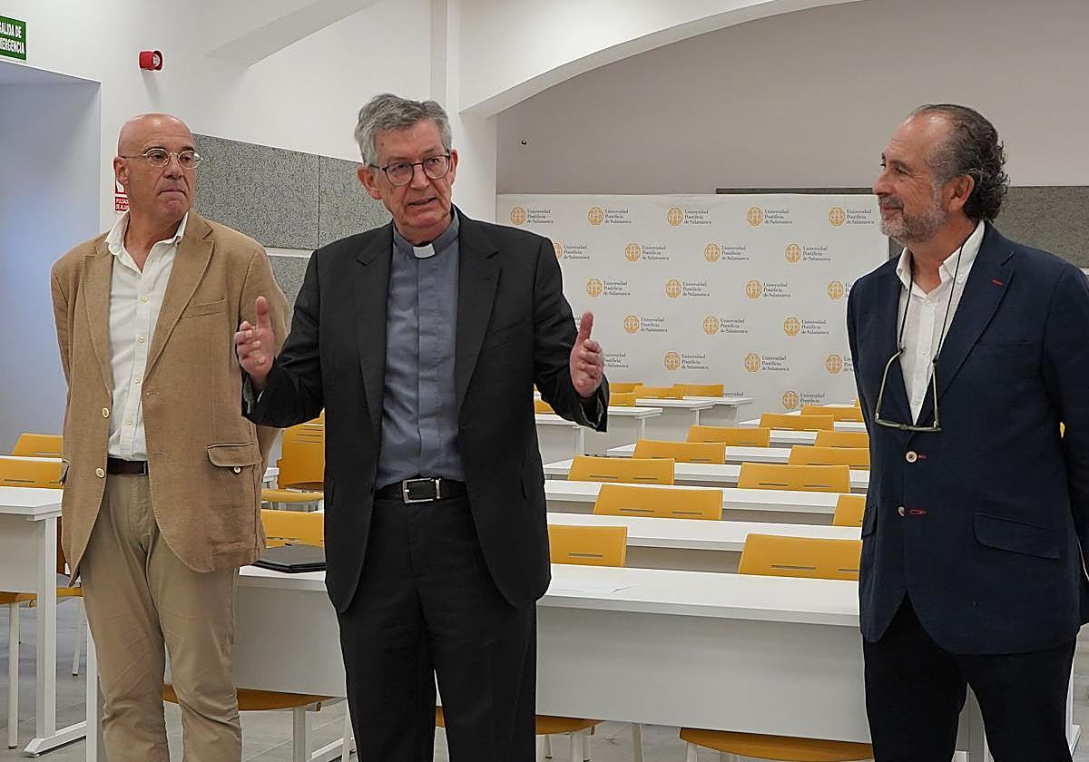 Santiago García-Jalón, rectos de la UPSA, Alfonso Salgado Ruiz, Decano de Psicología y José Arribas Mínguez, arquitecto del edificio.