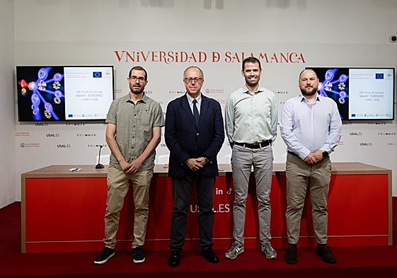 Carlos Hernández García, José Caridad e Ignacio López Quintás junto al vicerrector de Investigación, José Miguel Mateos Roco.