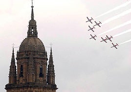 Aviones de exhibición de Matacán sobre la capital.