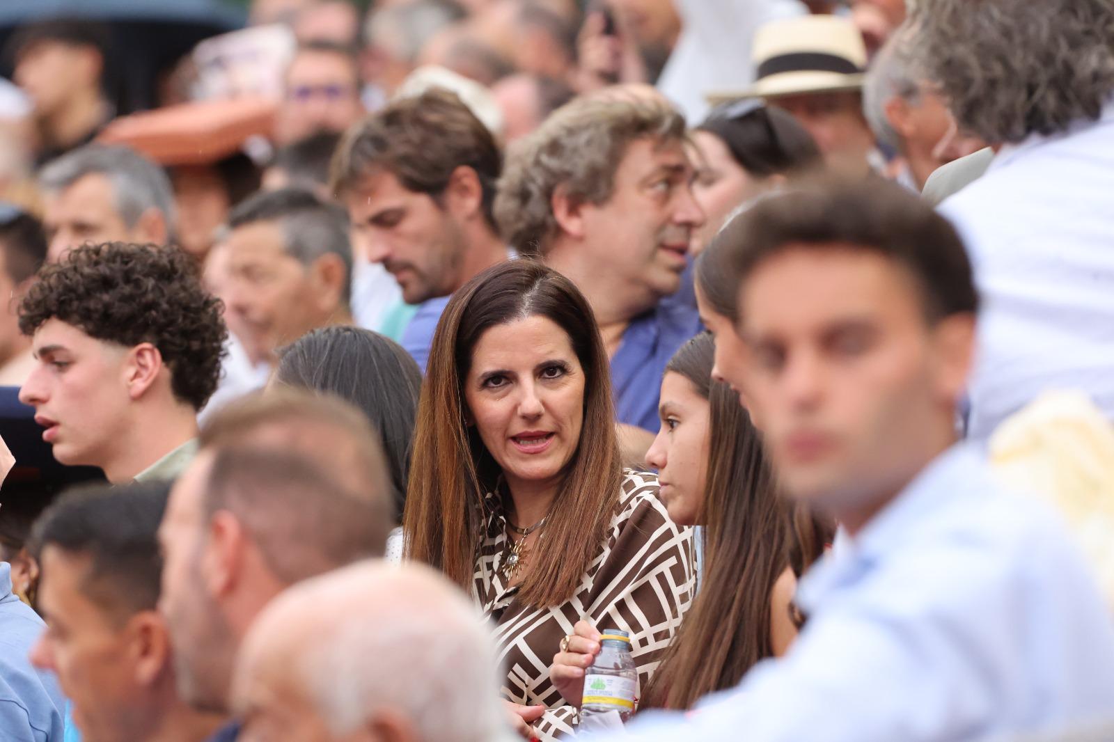 Los toreros salmantinos salen a hombros en un día gris de Morante