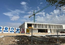 Trabajos en el exterior del edificio, ya totalmente definitivo.