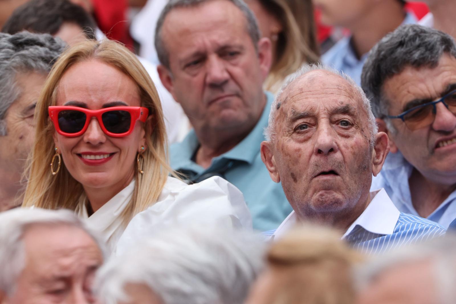 Lleno de caras conocidas en Salamanca para ver a Morante en tarde de &#039;no hay billetes&#039;