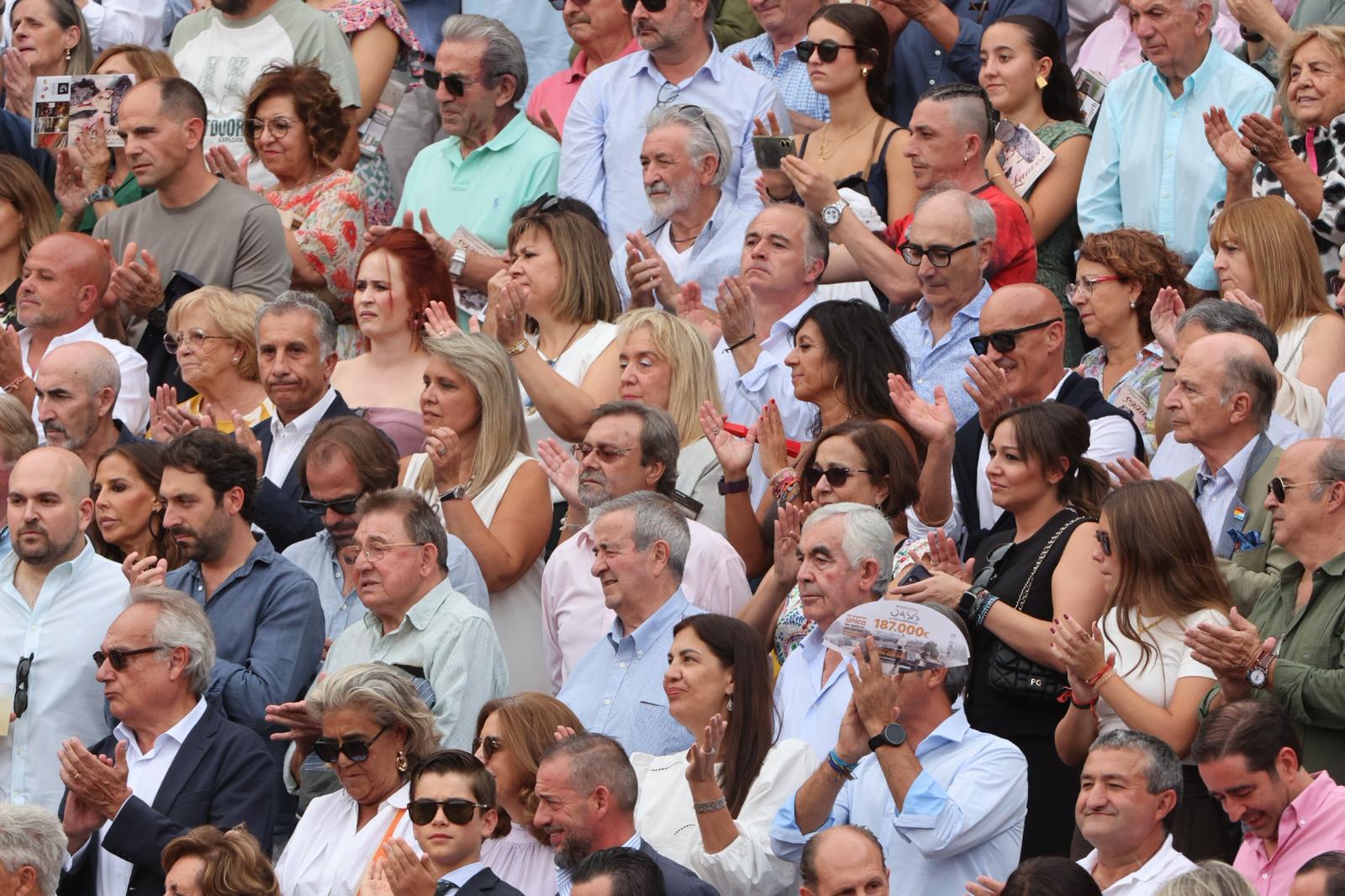 Lleno de caras conocidas en Salamanca para ver a Morante en tarde de &#039;no hay billetes&#039;