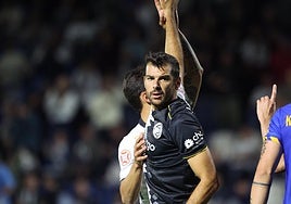 De la Nava celebra el primer gol de Unionistas del partido