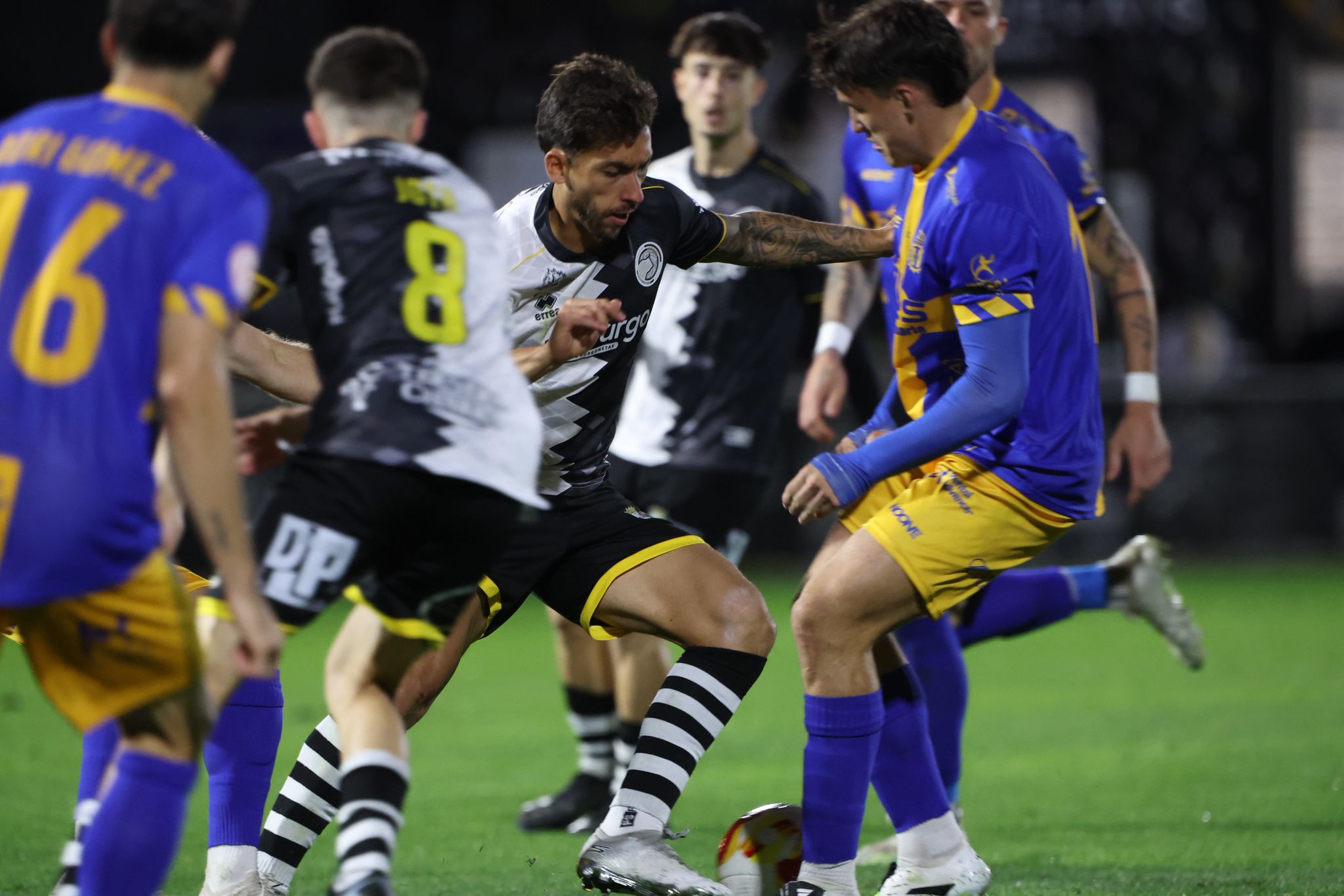 Unionistas remonta al Real Avilés y consigue los tres primeros puntos de la temporada