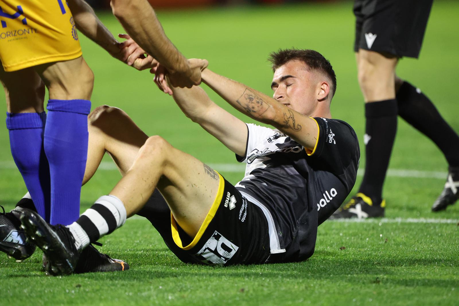 Unionistas remonta al Real Avilés y consigue los tres primeros puntos de la temporada