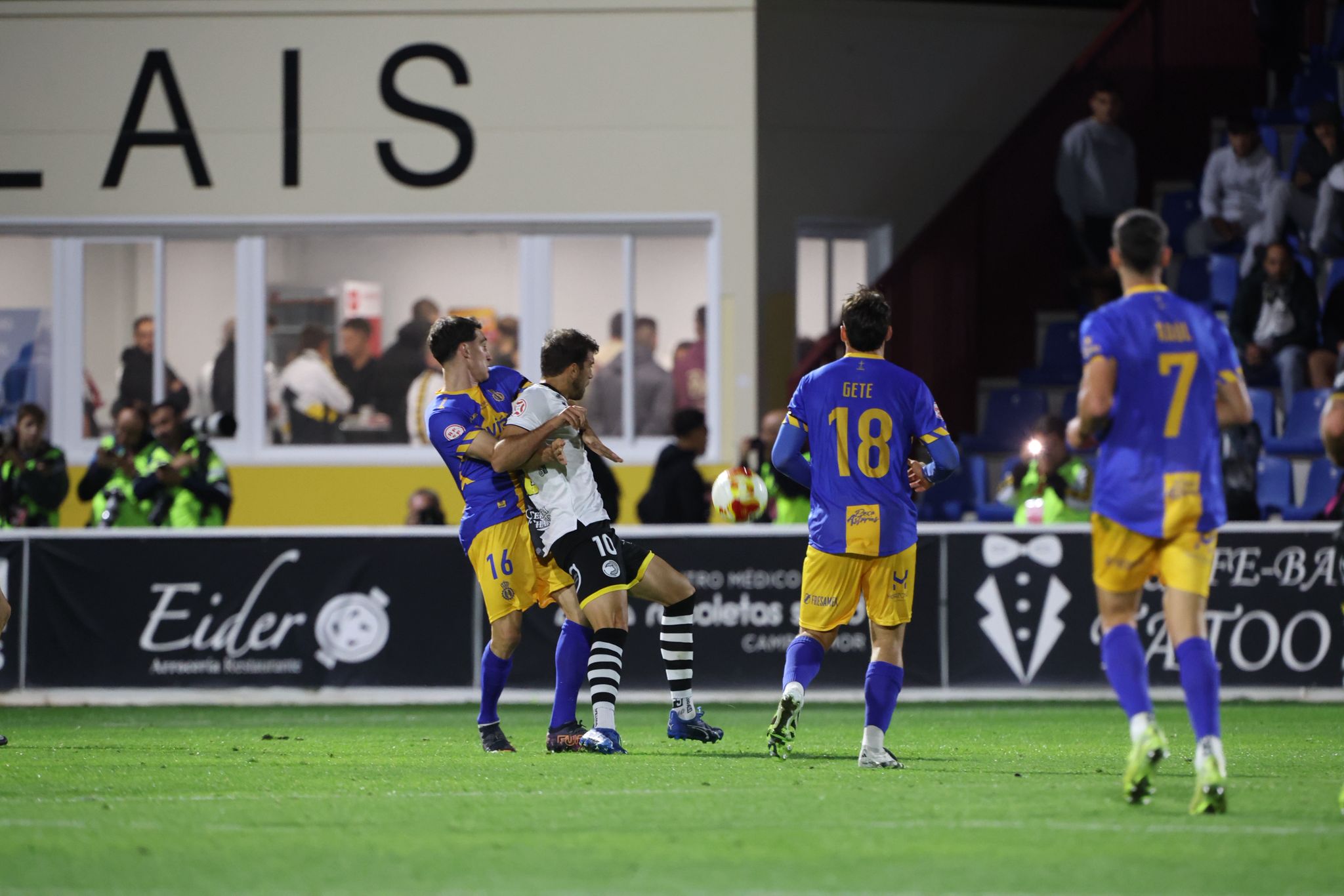 Unionistas remonta al Real Avilés y consigue los tres primeros puntos de la temporada