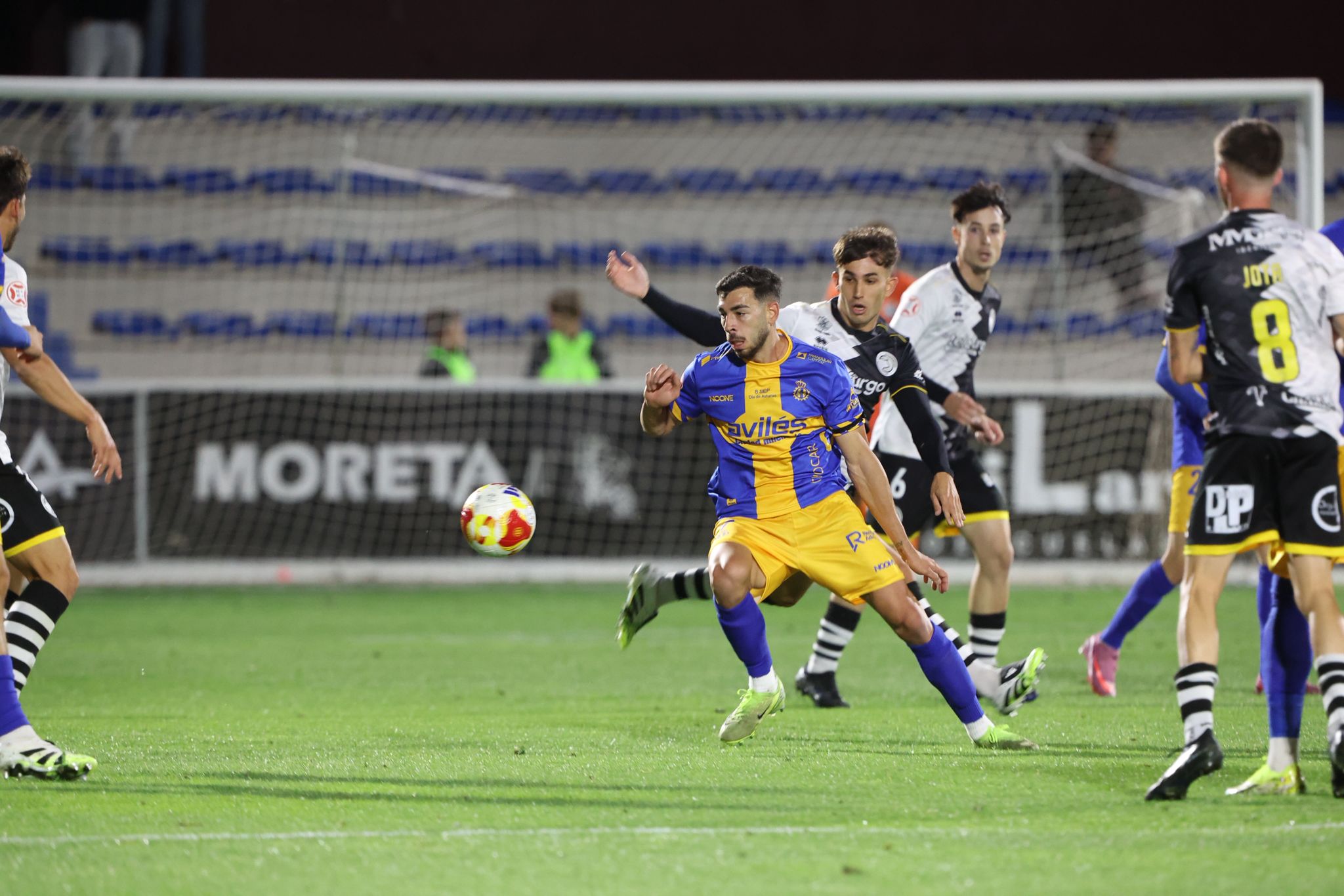 Unionistas remonta al Real Avilés y consigue los tres primeros puntos de la temporada
