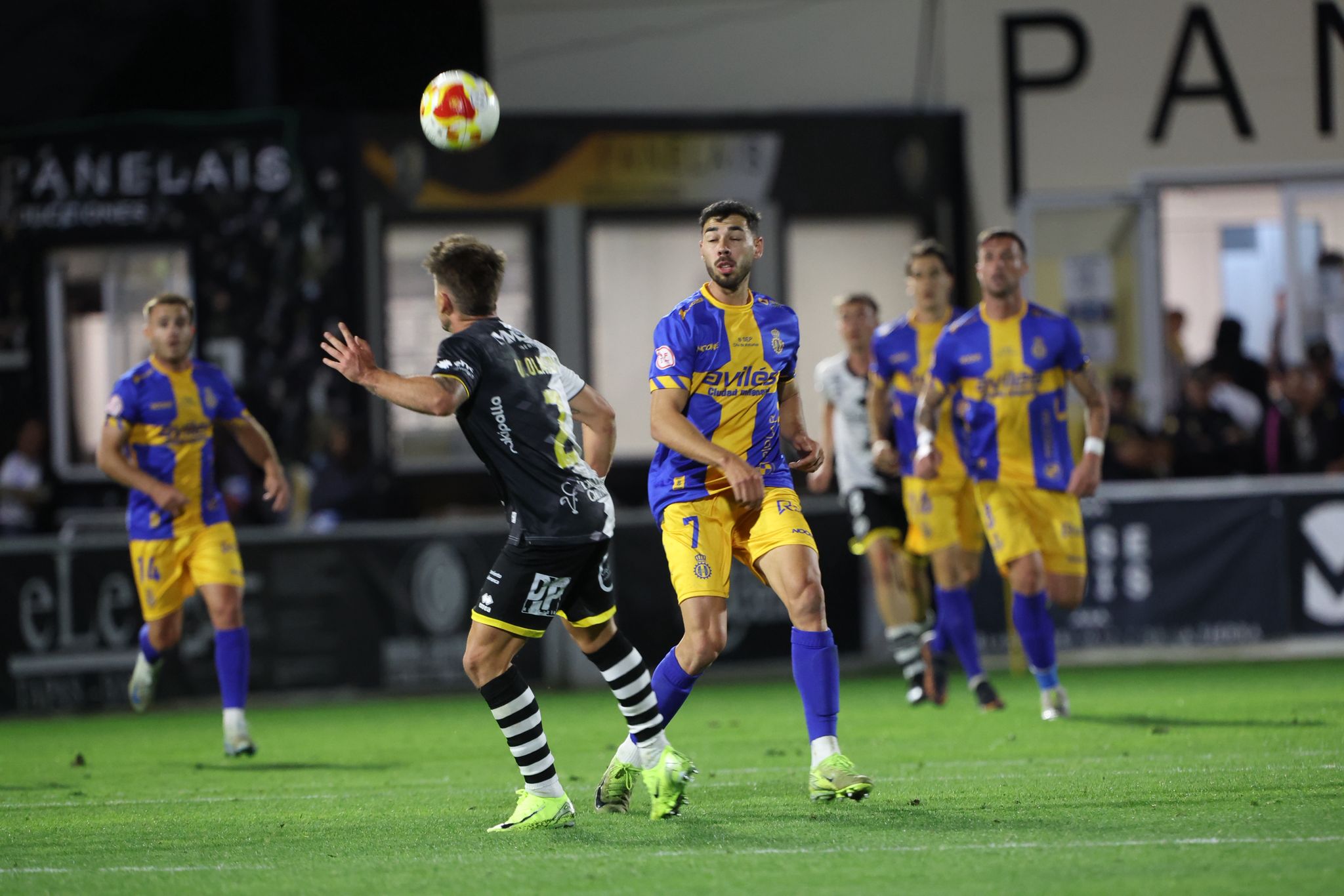 Unionistas remonta al Real Avilés y consigue los tres primeros puntos de la temporada