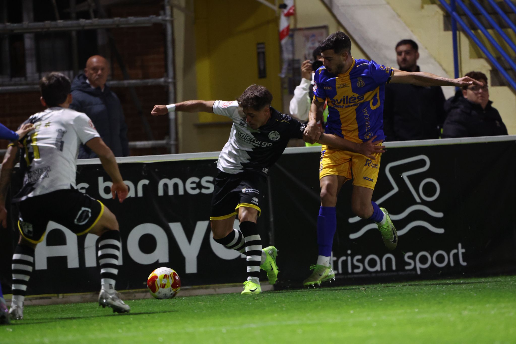 Unionistas remonta al Real Avilés y consigue los tres primeros puntos de la temporada