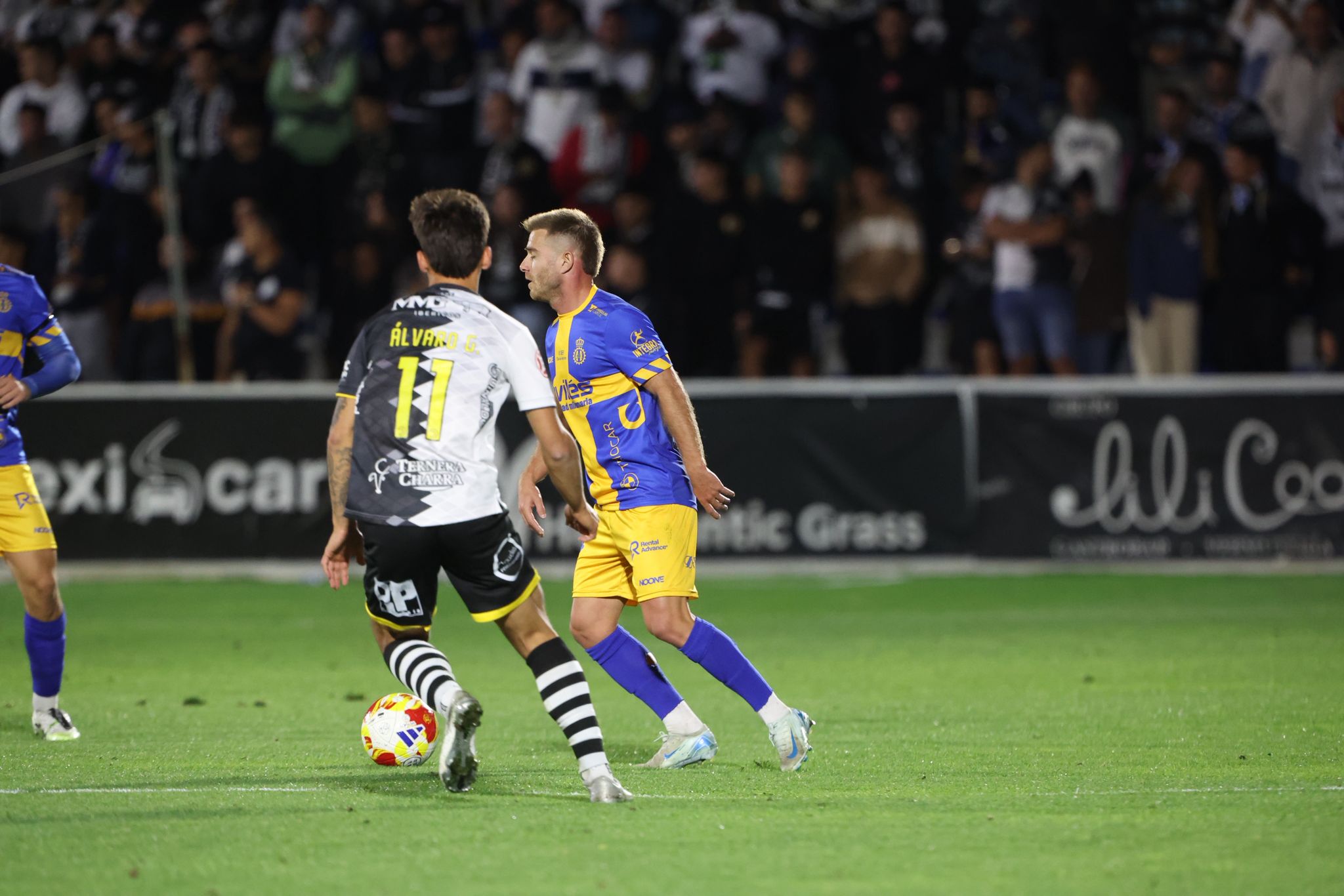 Unionistas remonta al Real Avilés y consigue los tres primeros puntos de la temporada