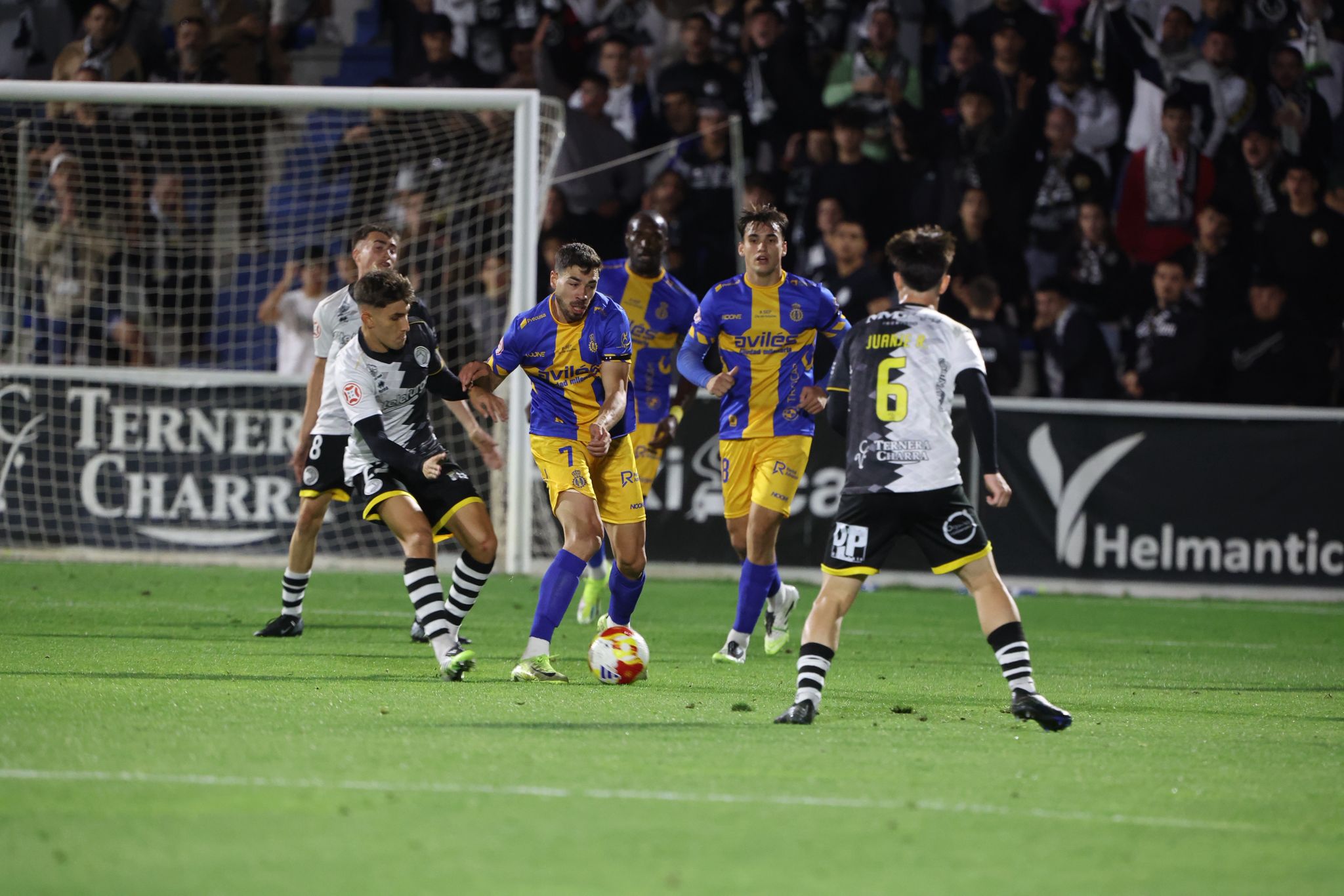 Unionistas remonta al Real Avilés y consigue los tres primeros puntos de la temporada