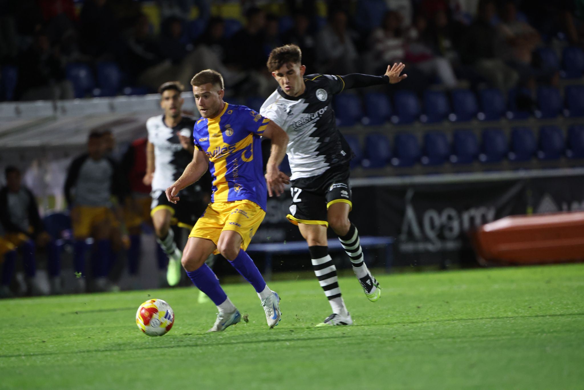 Unionistas remonta al Real Avilés y consigue los tres primeros puntos de la temporada