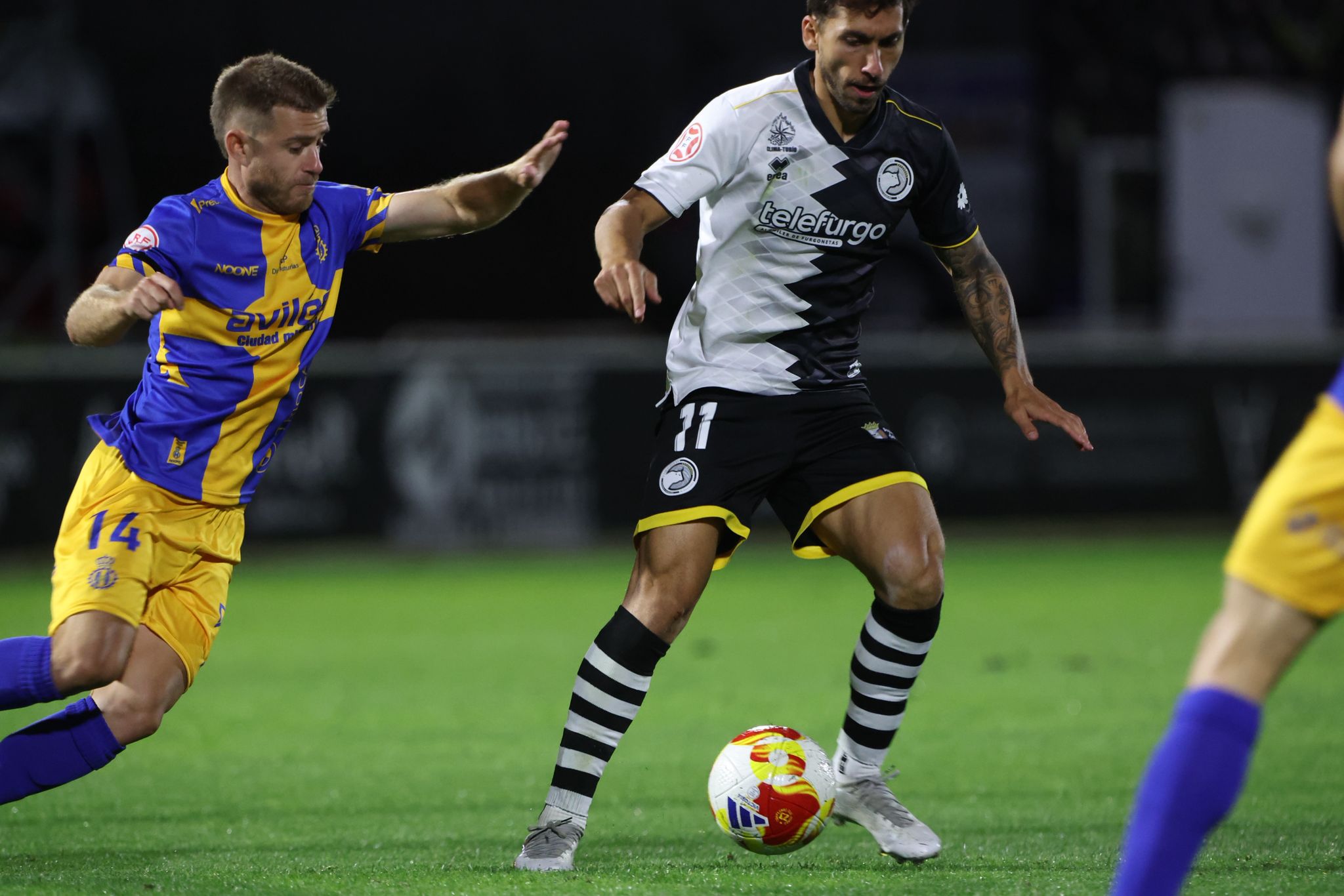 Unionistas remonta al Real Avilés y consigue los tres primeros puntos de la temporada