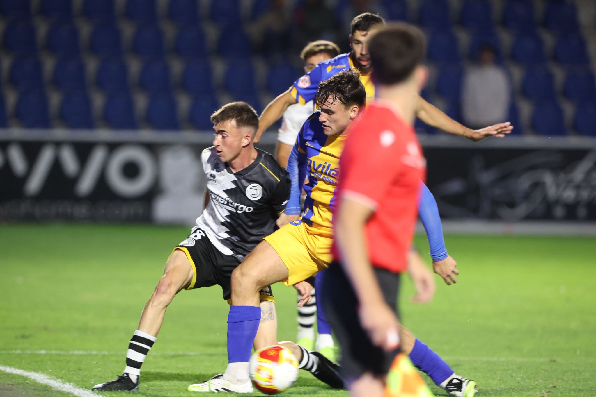 Unionistas remonta al Real Avilés y consigue los tres primeros puntos de la temporada