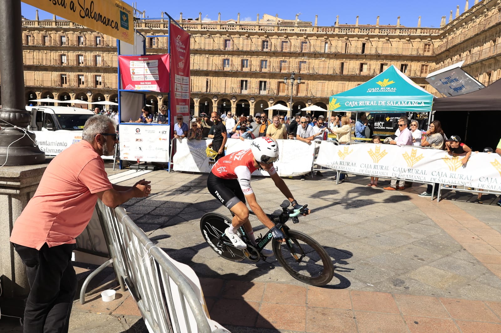 Gari Ugarte se lleva la crono en la capital y es el nuevo campeón de la Vuelta a Salamanca