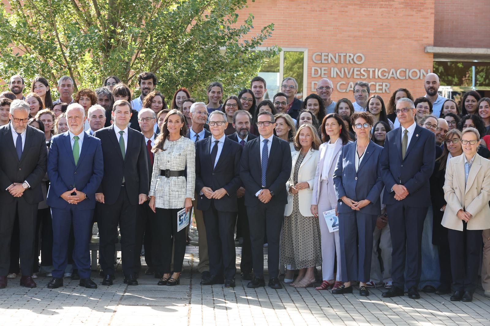 La Reina Letizia visita Salamanca para apoyar la investigación del Cáncer