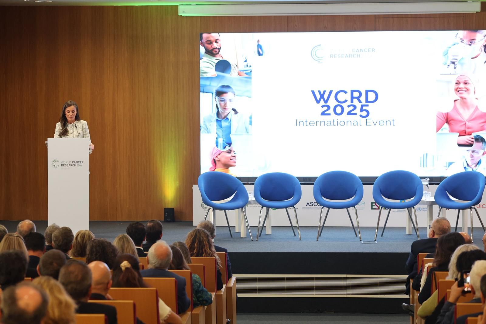 La Reina Letizia visita Salamanca para apoyar la investigación del Cáncer