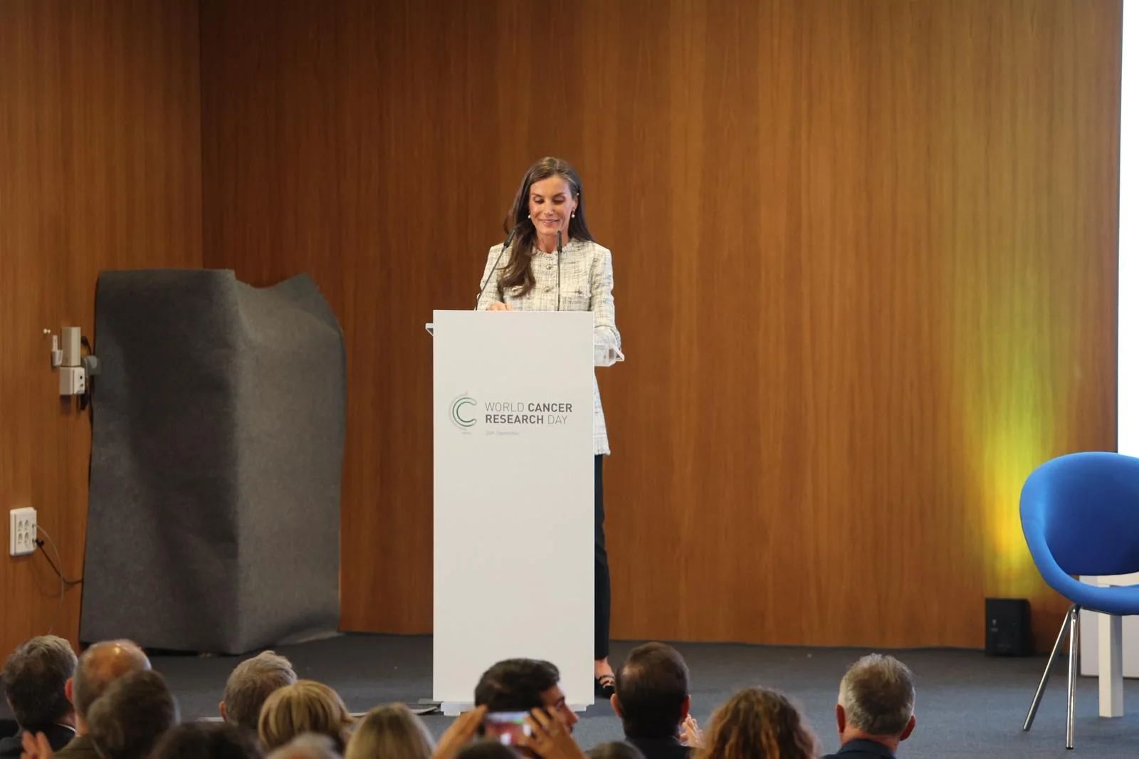 La Reina Letizia visita Salamanca para apoyar la investigación del Cáncer