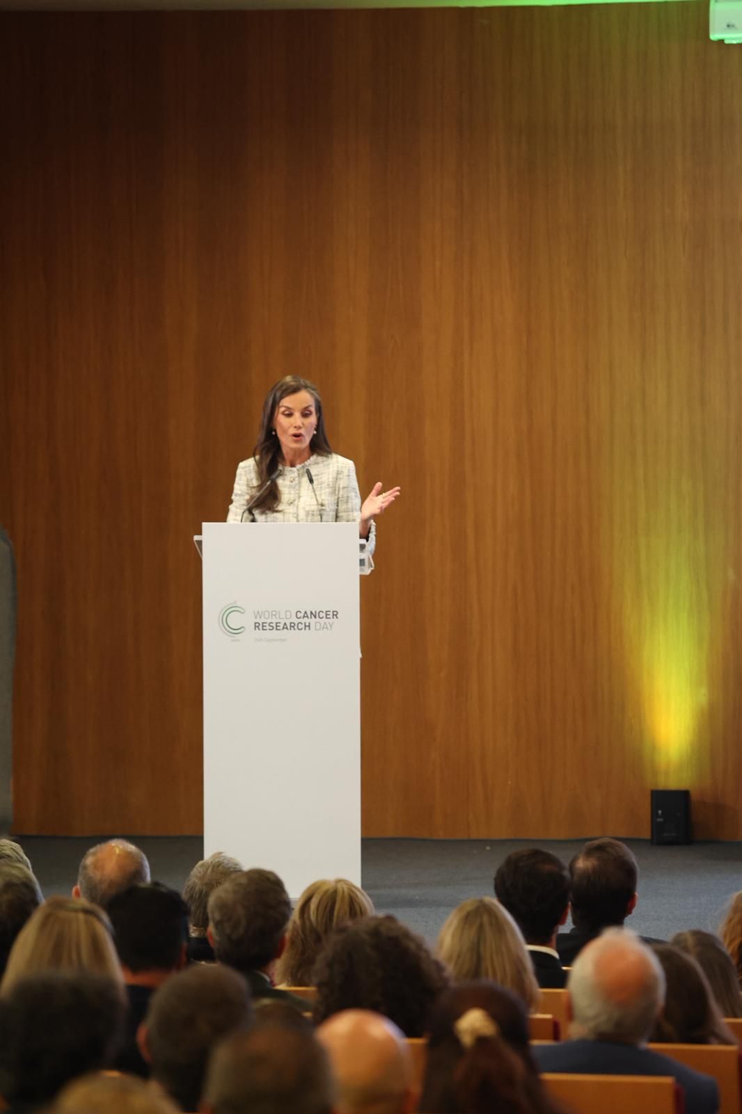 La Reina Letizia visita Salamanca para apoyar la investigación del Cáncer