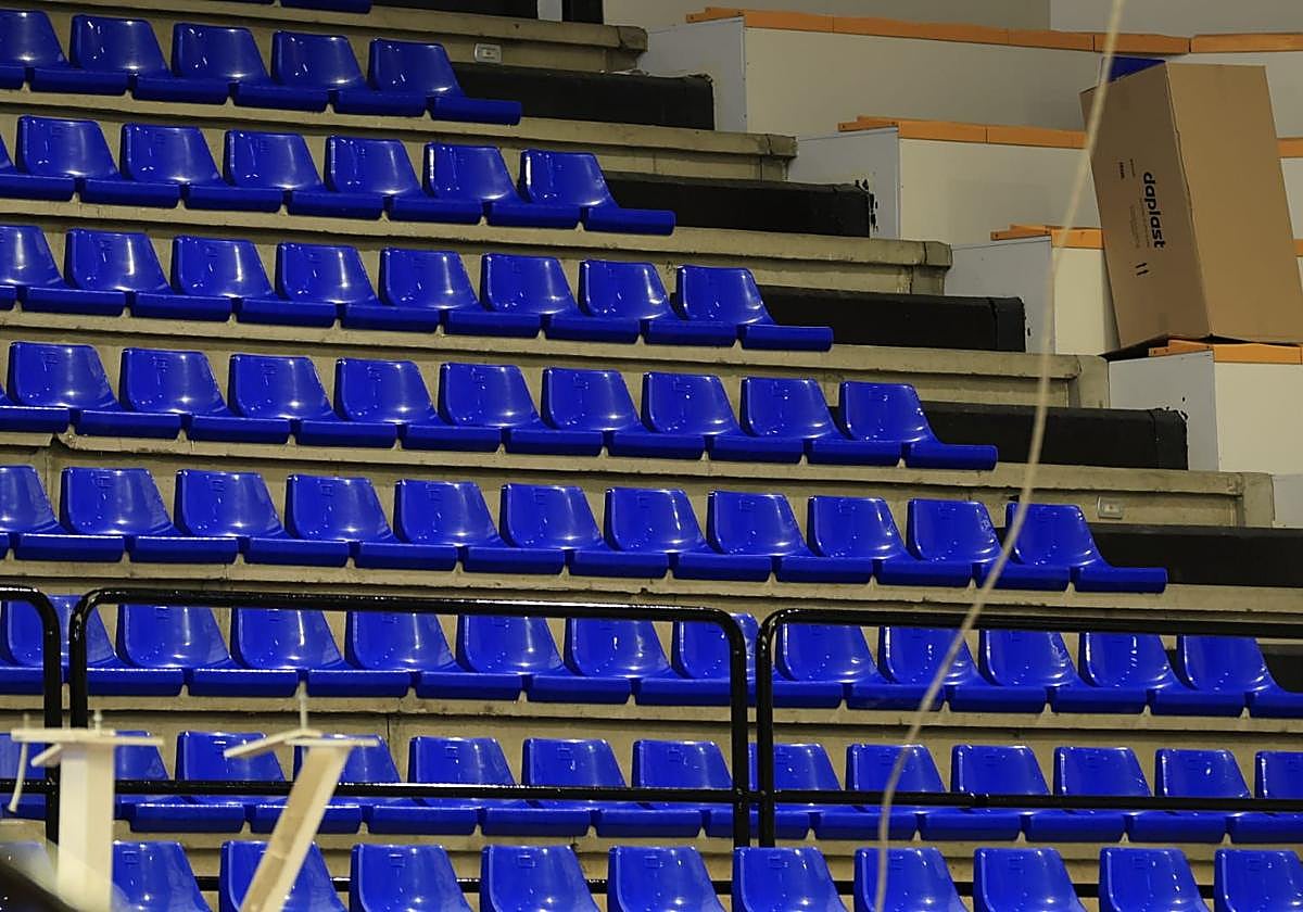 Asientos azules del pabellón Würzburg Silvia Domínguez.