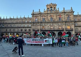 Manifestación a favor de Palestina de la Asamblea Internacionalista de Salamanca en la Plaza Mayor