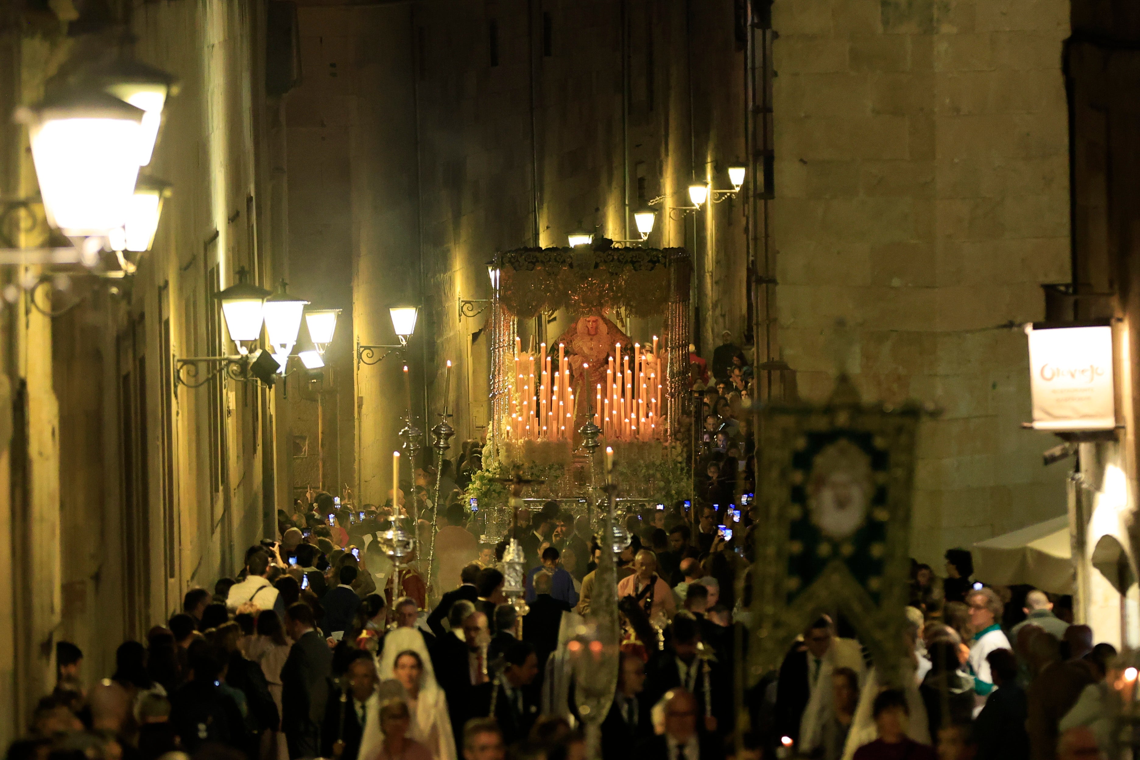 La procesión extraordinaria de la Esperanza, en imágenes