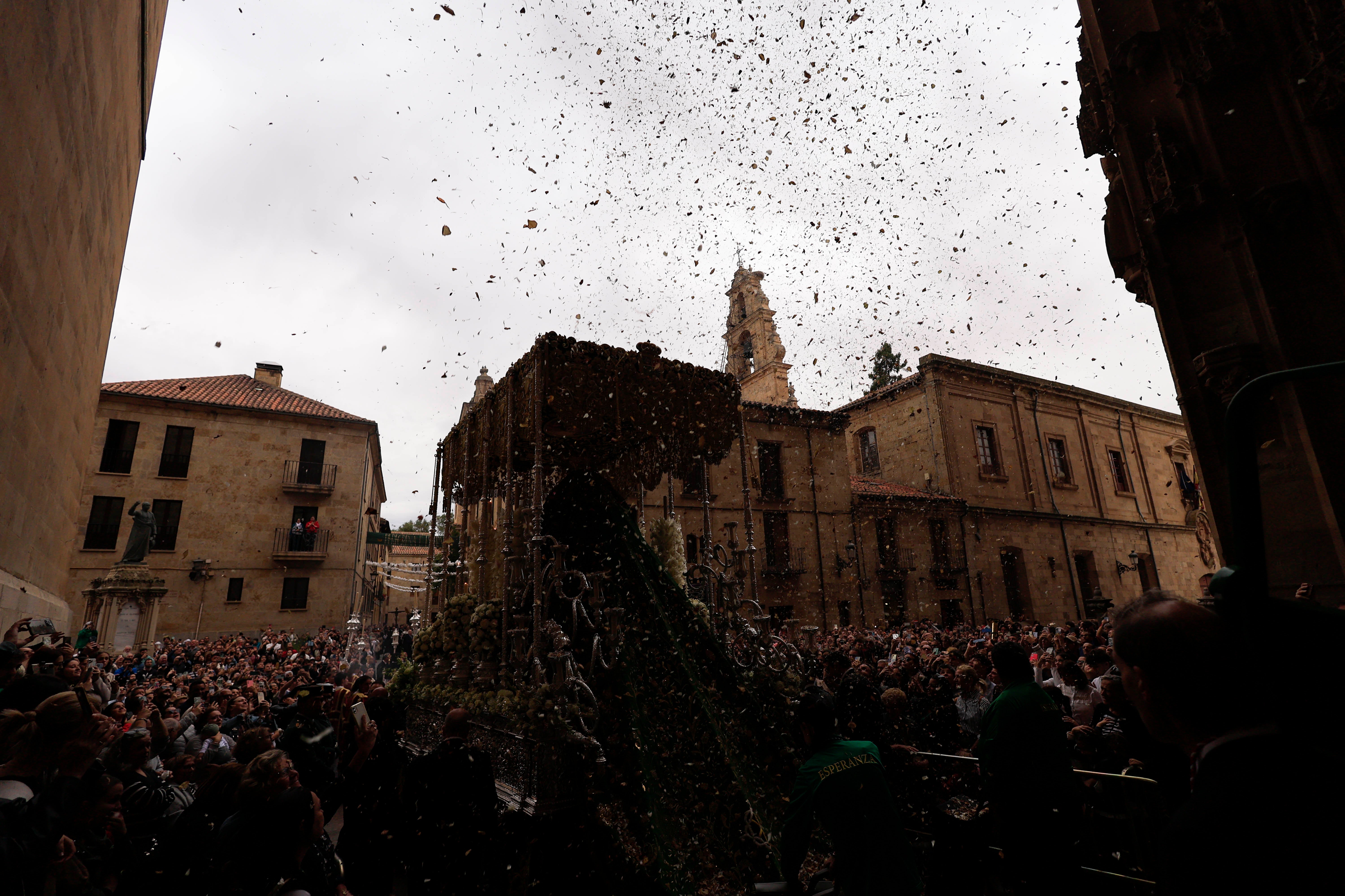 La procesión extraordinaria de la Esperanza, en imágenes